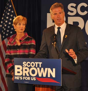 Christine Todd Whitman gives Brown the thumbs-up at Phillips Old Colony House: The former New Jersey governor, left, joined Sen. Brown at the landmark Morrissey Boulevard eatery and function hallon Tuesday afternoon.